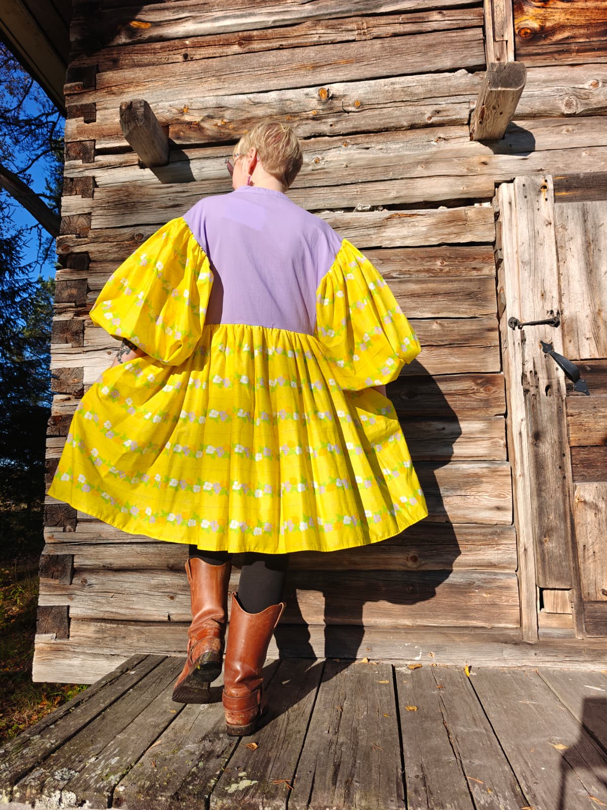 She He Dress Liilaa ja Keltaista
