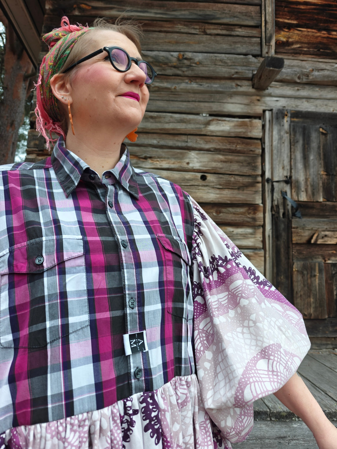 She He Dress Liilaa ja Tumman Punaista sekä ripaus harmaata