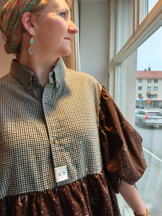 She He Dress Reilu Ruskea