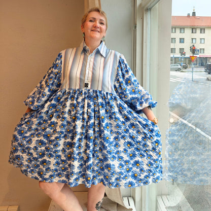She He Dress Siniset Kukat