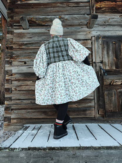 She He Dress Oikea Ruusu