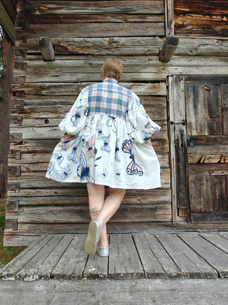 She He Dress perhosten lento