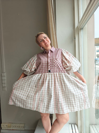 She He Dress Vaaleanpunainen pöytäliina