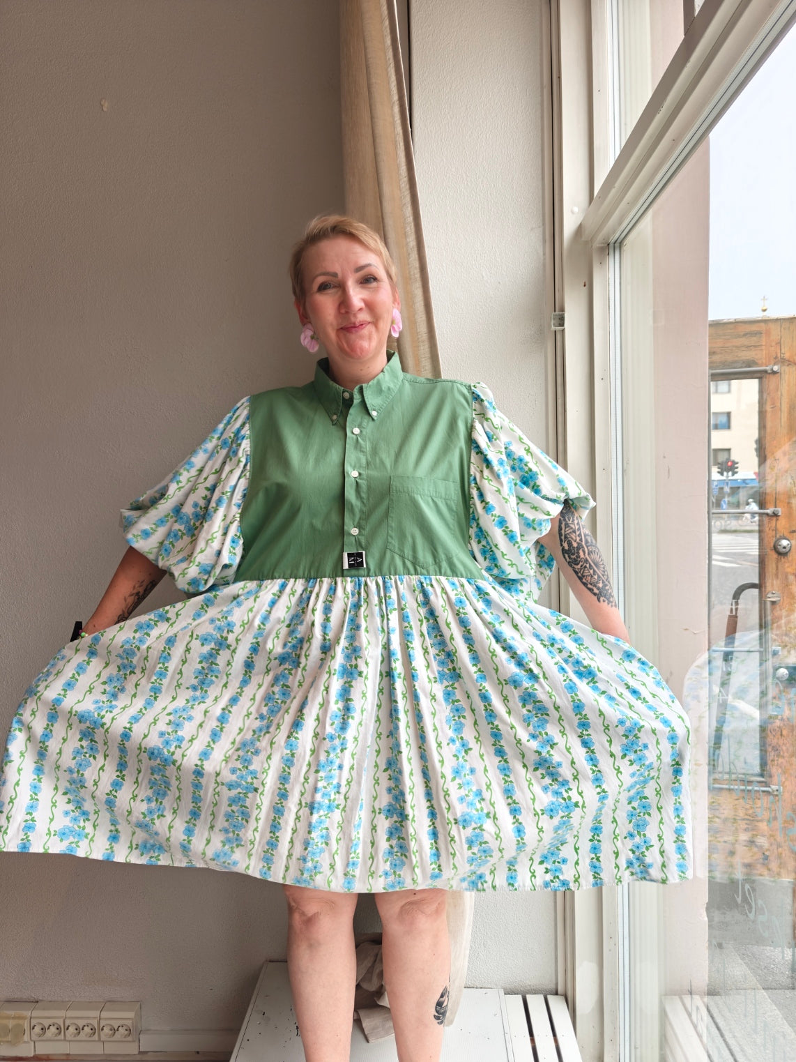 She He Dress Taas yks Mummolan verho