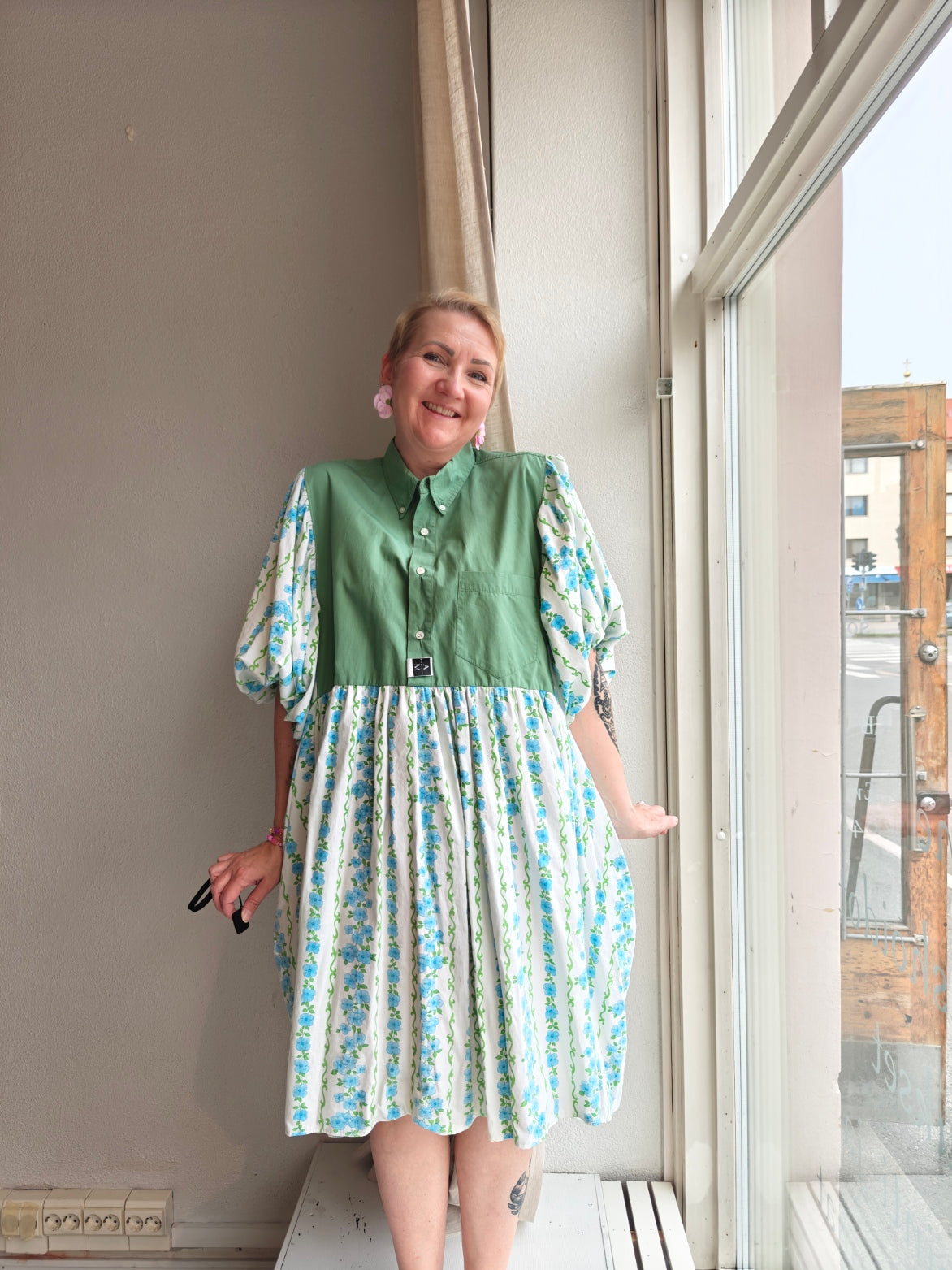 She He Dress Taas yks Mummolan verho