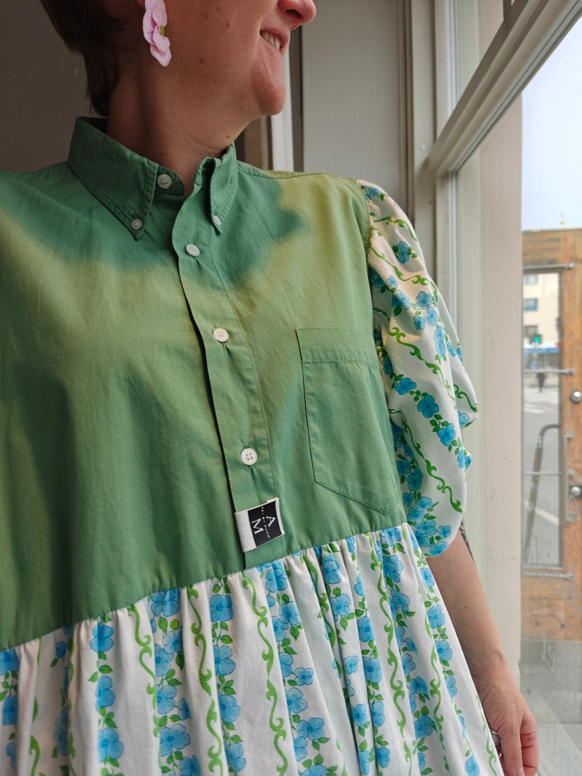 She He Dress Taas yks Mummolan verho